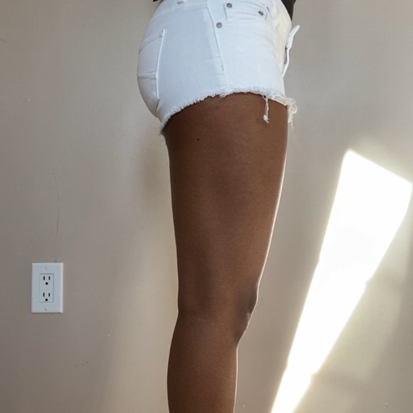 Aritzia Low rise White frayed shorts - Picture 9 of 16